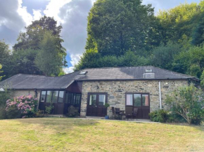 Light & airy two bed lodge in Devon countryside